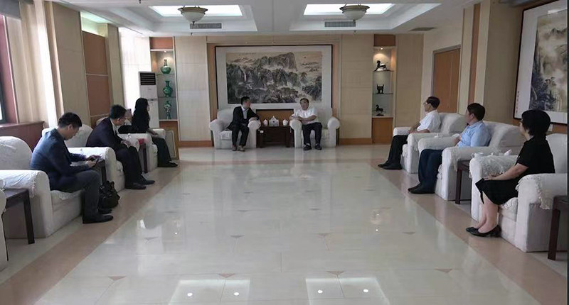 北京澳晨国际教育投资有限公司来校捐赠