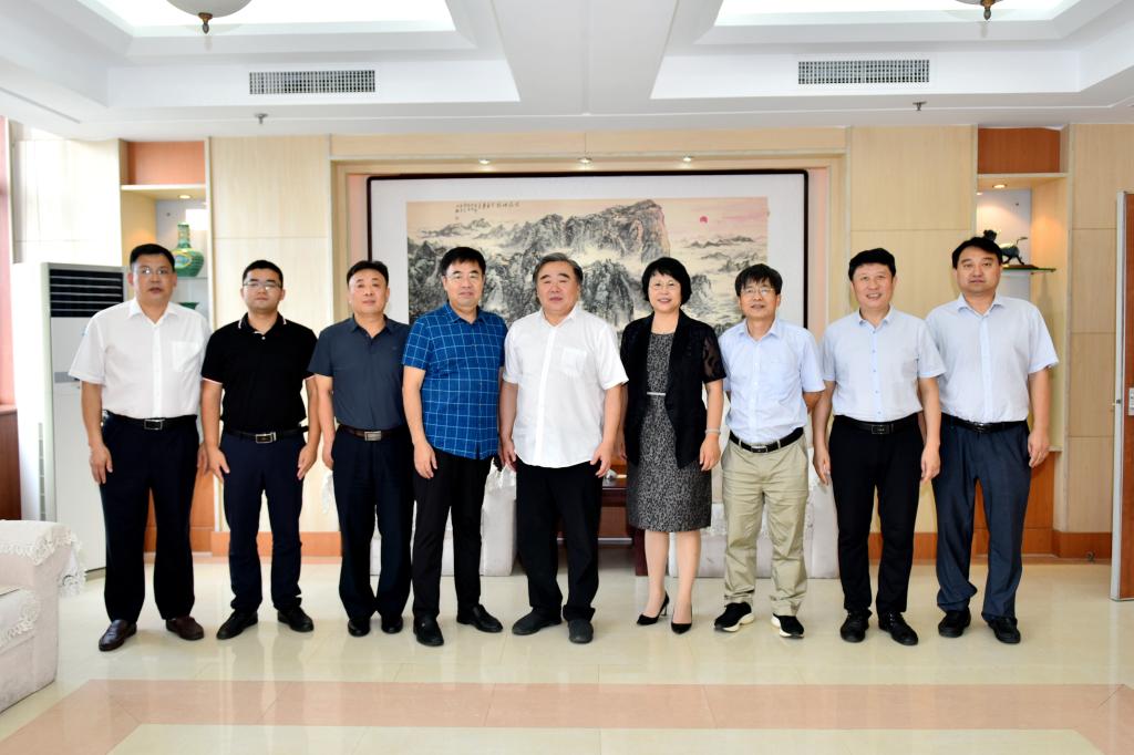 姚庆国会见校友、泰安众诚自动化设备股份有限公司董事长季桢