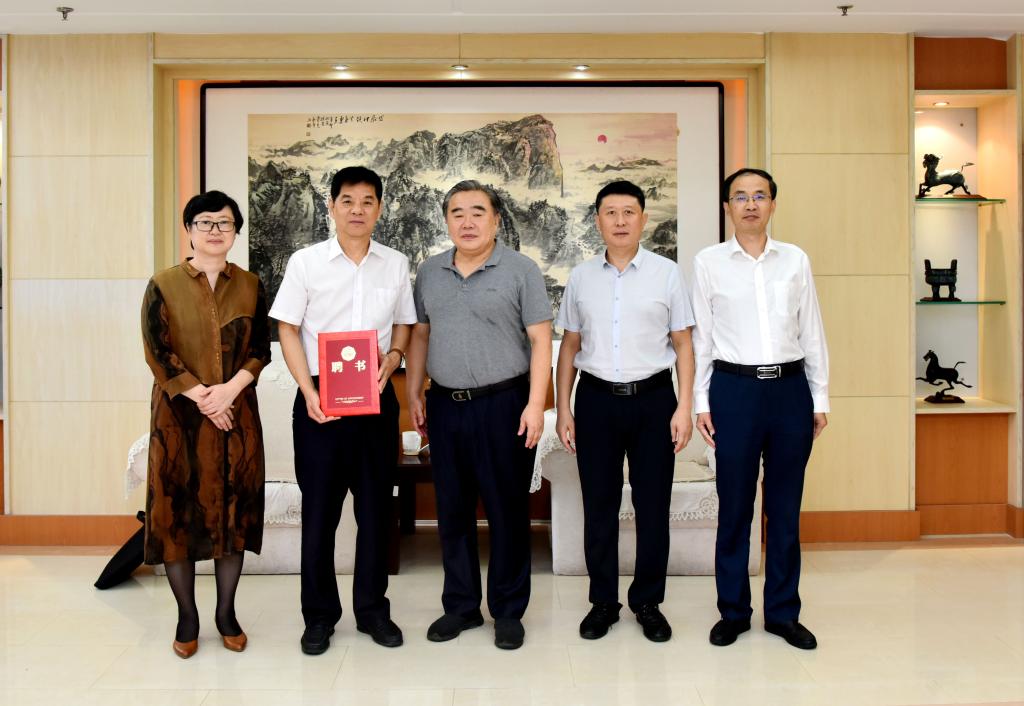 姚庆国会见校友、原中煤地质工程总公司董事长兼总经理王真奉