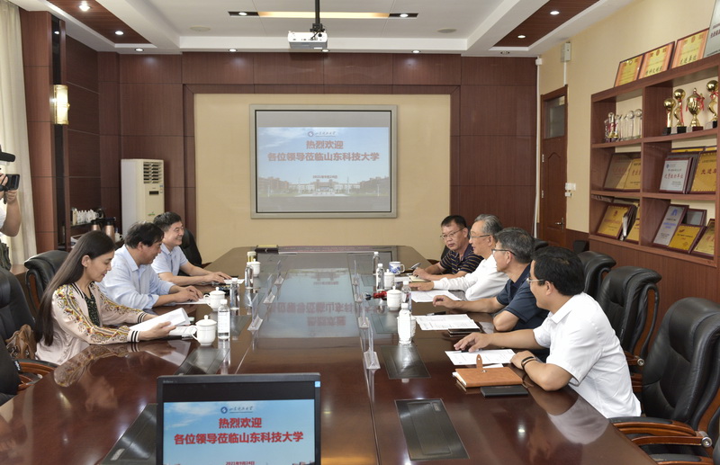 山东蓝光软件有限公司、青岛山科智汇信息科技有限公司为学校捐赠