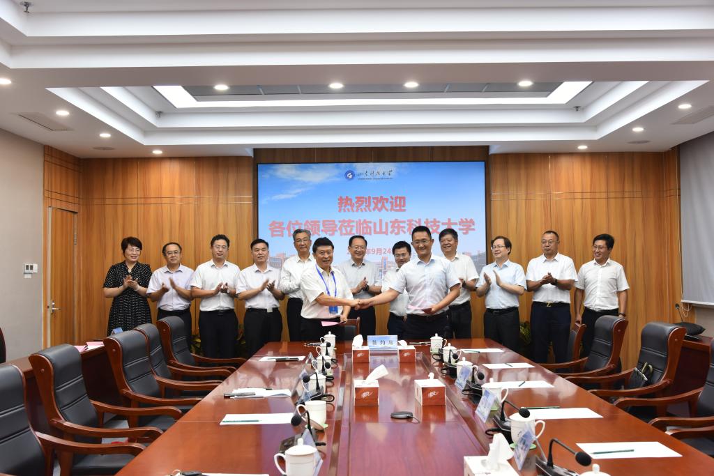 学校与中煤科工集团两分院签署战略合作协议