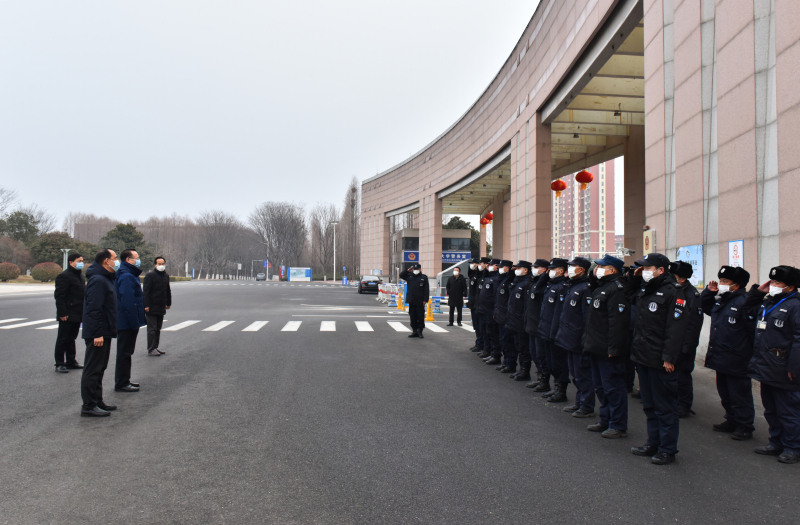 罗公利看望慰问春节期间坚守工作岗位的职工